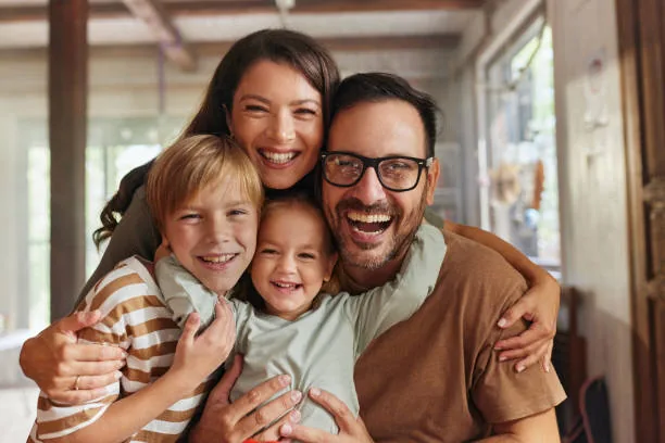 Família feliz com apoio EAP